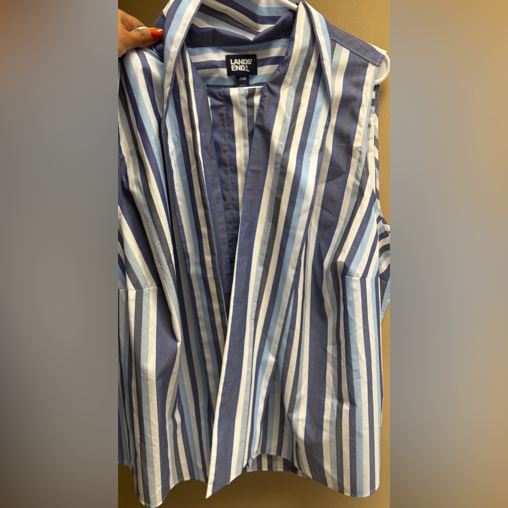 Lands’ End chase bank uniform top